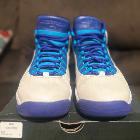 Used Jordan throwback - Picture 3 of 4